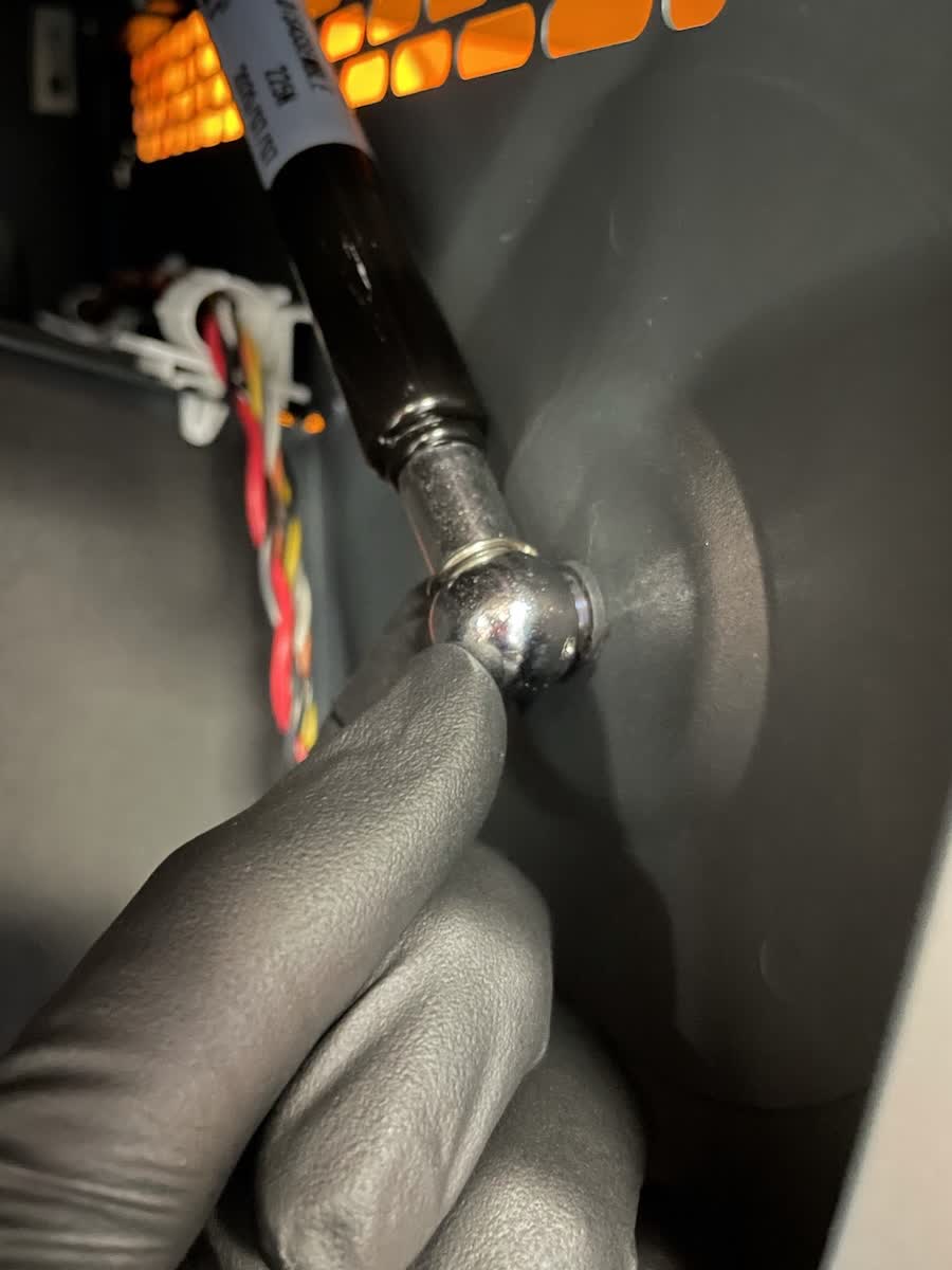 ぷりんページ Replacing the Form 3L cover and gas spring